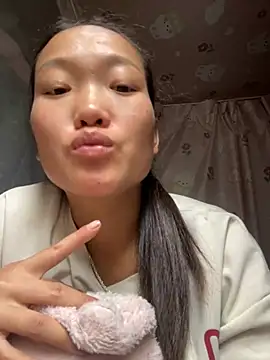 Jolinie online show from May 4, 2026, 5:47 am