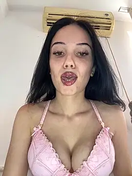 icedrosemarye online show from June 18, 2026, 1:59 pm