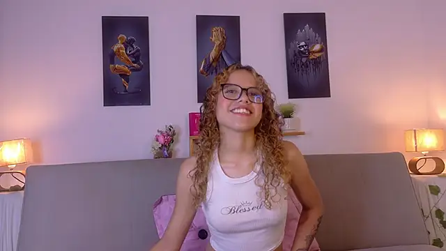 lia valmont 01 online show from May 25, 2026, 6:58 pm