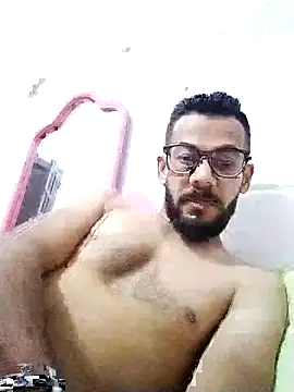 Snapshot of Alimohamed08 chatting on May 6, 2026, 9:42 pm Alimohamed08 online show from May 6, 2026, 9:42 pm