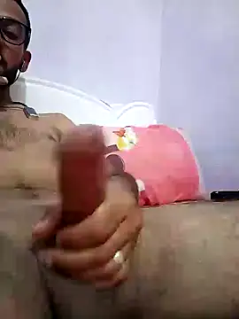 Snapshot of Alimohamed08 chatting on July 31, 2026, 12:32 am Alimohamed08 online show from July 31, 2026, 12:32 am