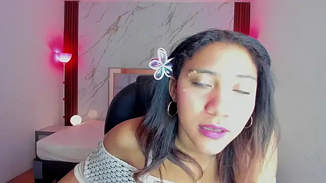 EsperanzaMora online show from May 12, 2026, 12:02 pm