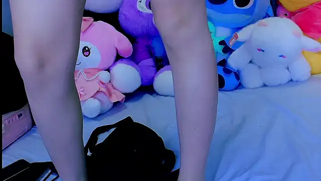 girllong520 online show from April 22, 2026, 7:00 am