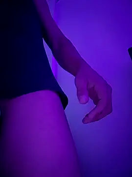 hpcouplee420 online show from April 20, 2026, 7:04 pm