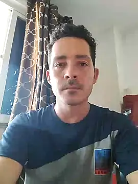 Gabriel leon33 online show from April 22, 2026, 7:48 pm