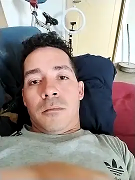 Gabriel leon33 online show from June 19, 2026, 9:29 pm