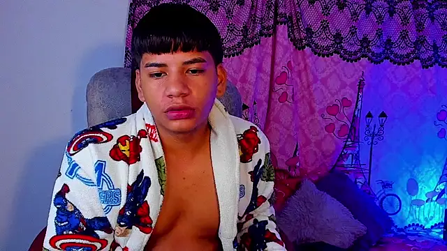 Snapshot of Aless_bigg chatting on April 6, 2026, 8:37 am Aless bigg online show from April 6, 2026, 8:37 am