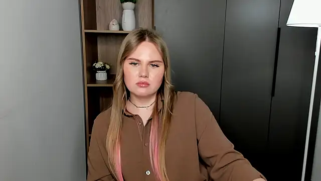 PaulinaBigley online show from April 1, 2026, 9:43 am