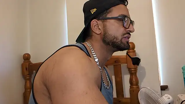 Snapshot of robin103666 chatting on April 2, 2026, 8:34 am robin103666 online show from April 2, 2026, 8:34 am