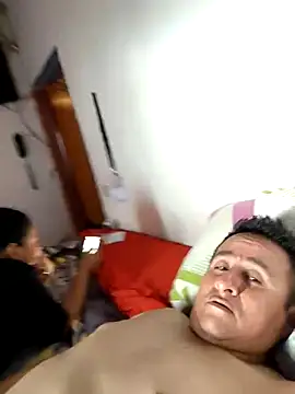 Snapshot of DosAlmasArdientesED chatting on April 9, 2026, 6:35 pm DosAlmasArdientesED online show from April 9, 2026, 6:35 pm