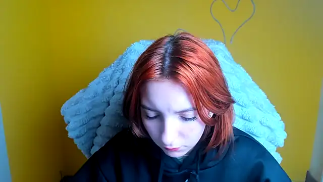 Snapshot of Butterfly_Milly chatting on April 19, 2026, 6:02 am Butterfly Milly online show from April 19, 2026, 6:02 am