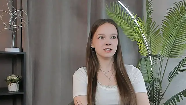 Snapshot of KiraGbur chatting on March 26, 2026, 8:09 am KiraGbur online show from March 26, 2026, 8:09 am