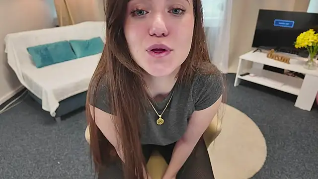 SunnyBloss online show from May 15, 2026, 3:52 pm