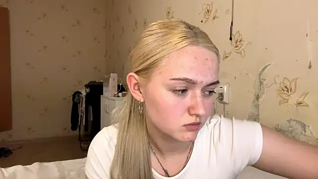 Sophia Blonde online show from April 5, 2026, 4:37 pm