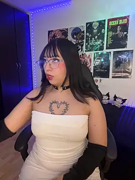 Hinataaa  online show from May 7, 2026, 3:45 am