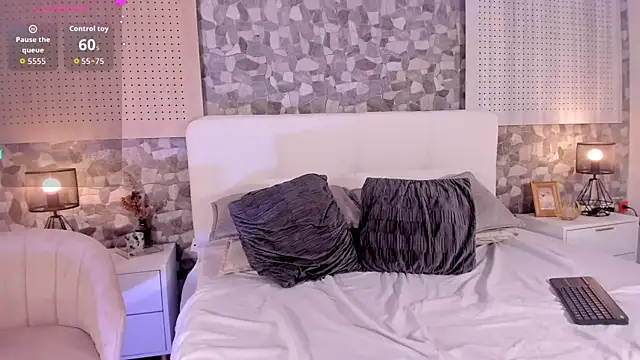 Ambar-Rouse online show from April 3, 2026, 7:45 pm