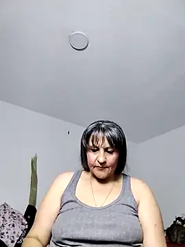 Merlyna Goldenss online show from April 15, 2026, 7:04 am