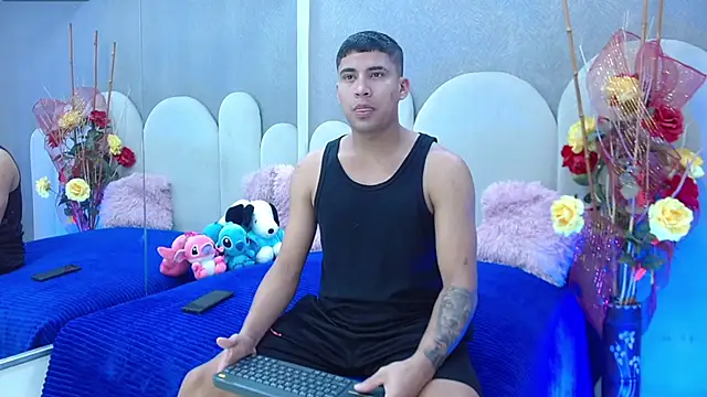 party duo playboy online show from April 13, 2026, 1:33 am
