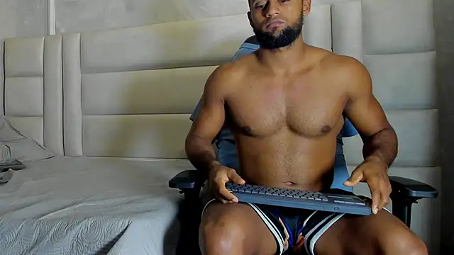 Snapshot of Dark_lennox chatting on May 4, 2026, 10:44 am Dark lennox online show from May 4, 2026, 10:44 am