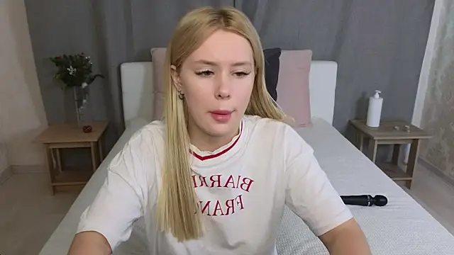 MelissaAvis online show from June 3, 2026, 5:21 am