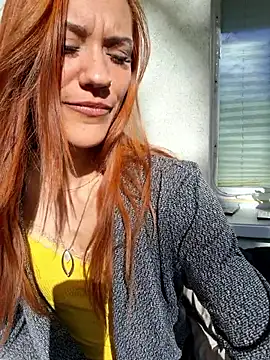 SlimBellaOfficial online show from April 4, 2026, 3:09 pm