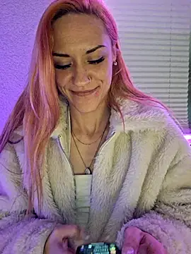 SlimBellaOfficial online show from May 5, 2026, 9:34 pm