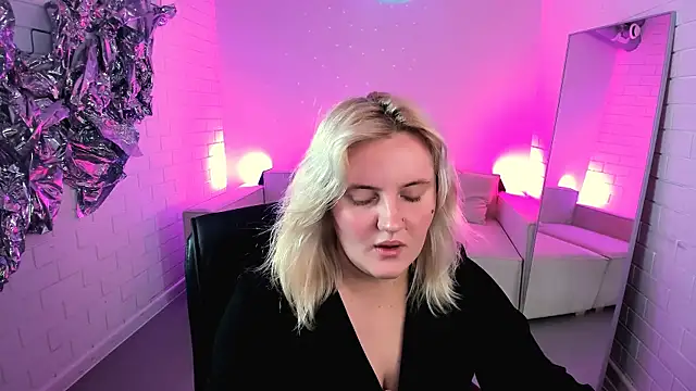 KathyBriggs online show from June 25, 2026, 5:07 am