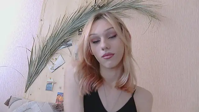 Kirana Hayes online show from April 3, 2026, 2:04 pm