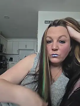 Snapshot of Queenemerald chatting on July 7, 2026, 8:35 pm Queenemerald online show from July 7, 2026, 8:35 pm