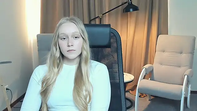 Snapshot of VestaBowmer chatting on March 27, 2026, 11:10 am VestaBowmer online show from March 27, 2026, 11:10 am