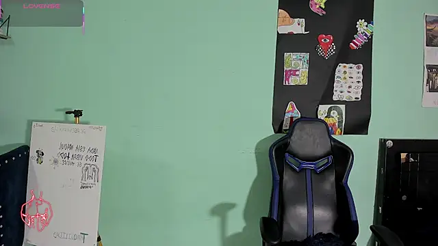 TYLERhHOT2005 online show from May 3, 2026, 7:20 pm