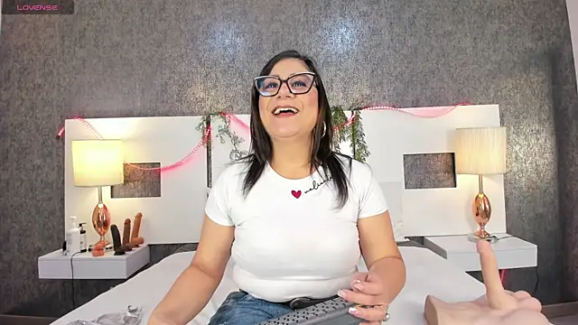 Snapshot of anna__lu chatting on April 30, 2026, 1:06 pm anna lu online show from April 30, 2026, 1:06 pm