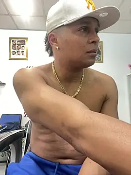 Snapshot of melreydelmambo chatting on March 26, 2026, 11:21 pm melreydelmambo online show from March 26, 2026, 11:21 pm