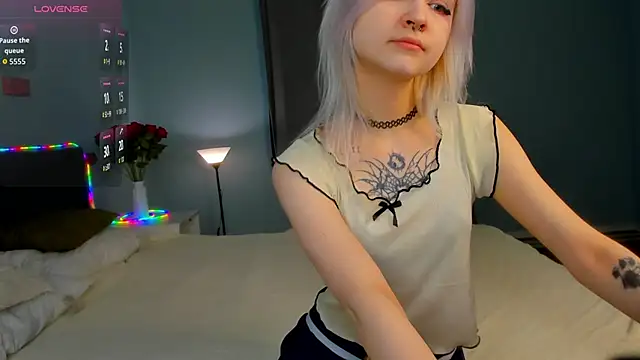 Mary Wester online show from April 17, 2026, 12:02 am