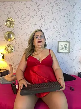 Martinacurvy  online show from April 2, 2026, 11:41 am