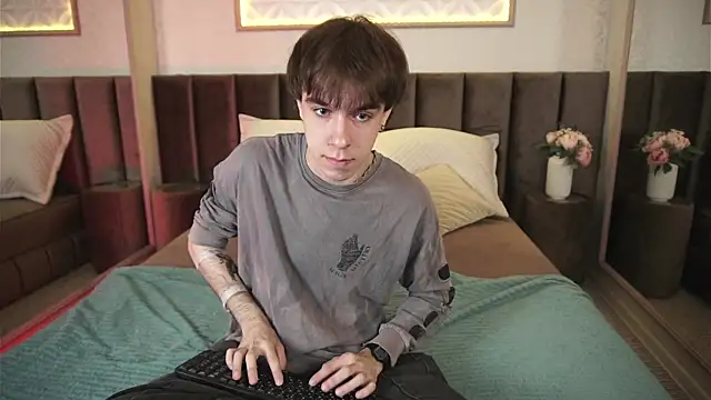 Snapshot of DaveBevy chatting on May 26, 2026, 7:21 pm DaveBevy online show from May 26, 2026, 7:21 pm