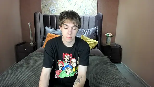 Snapshot of DaveBevy chatting on June 17, 2026, 7:37 pm DaveBevy online show from June 17, 2026, 7:37 pm