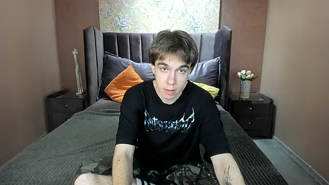 Snapshot of DaveBevy chatting on June 19, 2026, 7:39 pm DaveBevy online show from June 19, 2026, 7:39 pm