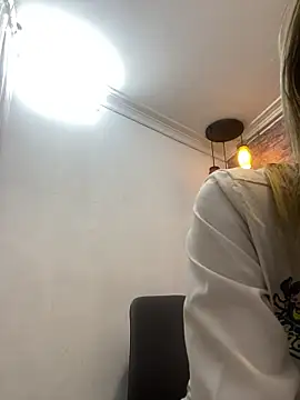 AlanaBrunetteX X online show from May 26, 2026, 10:28 pm