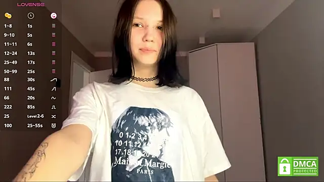 AmeliaMiotii online show from April 23, 2026, 11:09 am