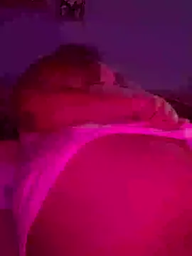 Snapshot of umawaifu chatting on April 4, 2026, 5:43 pm umawaifu online show from April 4, 2026, 5:43 pm