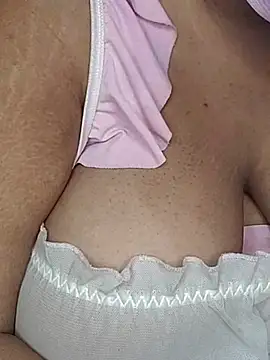 Snapshot of umawaifu chatting on April 13, 2026, 6:57 pm umawaifu online show from April 13, 2026, 6:57 pm