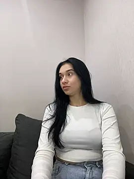 camila beautiful online show from April 14, 2026, 8:15 pm