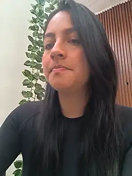 SophiaCastro09  online show from May 15, 2026, 2:35 pm