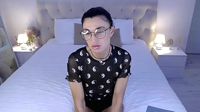 Snapshot of AriannaCruise chatting on June 15, 2026, 6:54 pm AriannaCruise online show from June 15, 2026, 6:54 pm