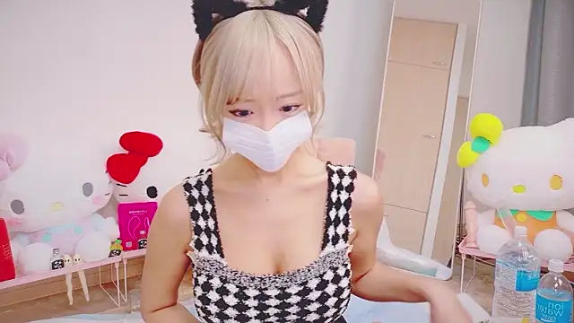 baby  cherry   online show from May 6, 2026, 12:10 pm