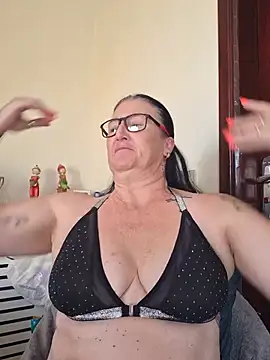Snapshot of Flirty_Siennax chatting on July 10, 2026, 7:23 am Flirty Siennax online show from July 10, 2026, 7:23 am