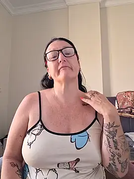 Snapshot of Flirty_Siennax chatting on July 17, 2026, 8:54 am Flirty Siennax online show from July 17, 2026, 8:54 am