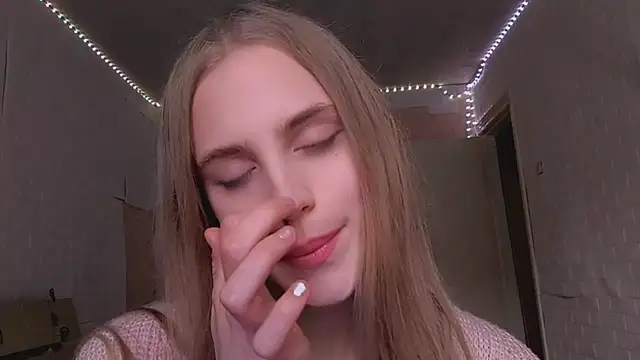 EveCoutch online show from April 4, 2026, 11:40 am