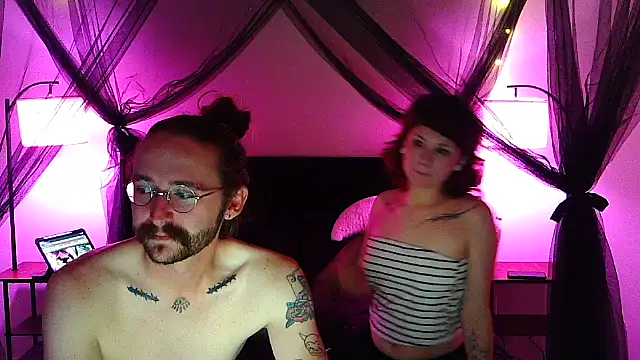 Snapshot of Rose_n_Hippie chatting on March 28, 2026, 12:54 am Rose n Hippie online show from March 28, 2026, 12:54 am